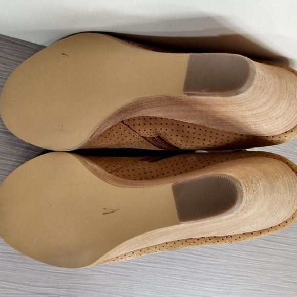 Susina Kyle Perforated Suede Ankle Bootie, Cognac Suede, Womens Size 9 M - Picture 9 of 11